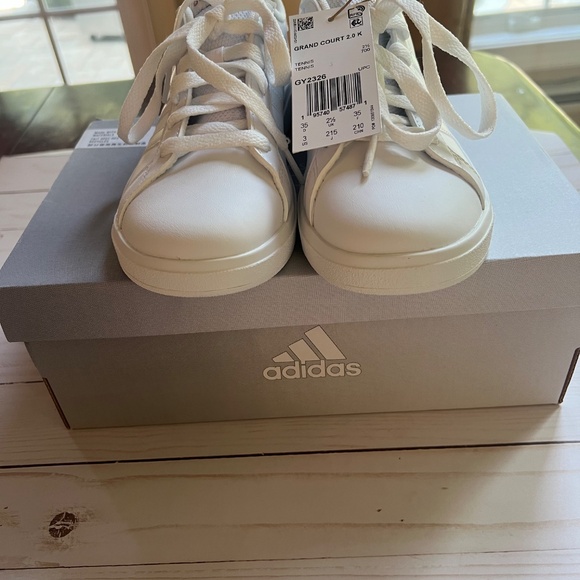Adidas Grand Court 2.0 Kids Sneakers | White/Iridescent stripes | Size 3 | NIB - Picture 11 of 12